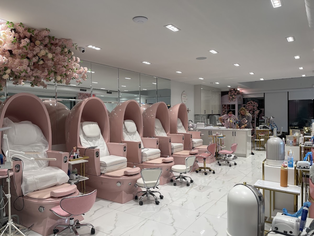 Royal Beauty Studio — Beauty